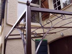 détail pignon fer forgé
